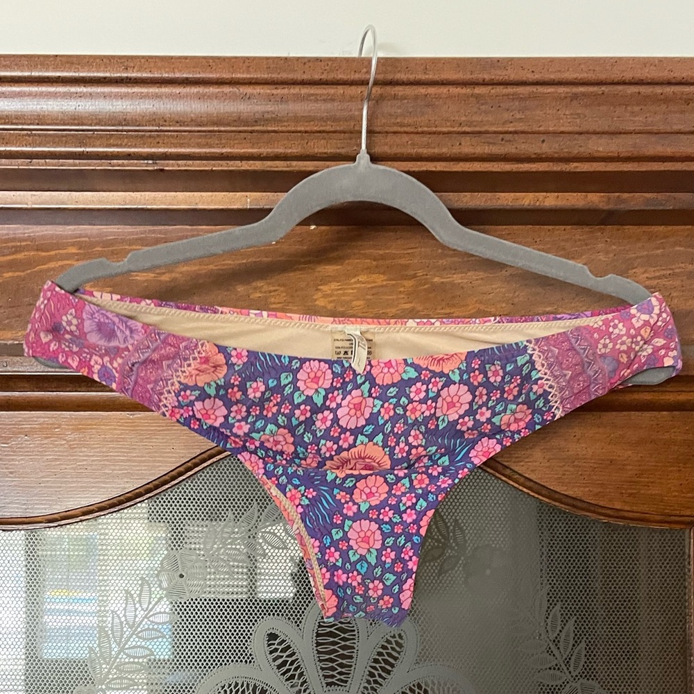 Spell & the Gypsy bikini bottoms sz L